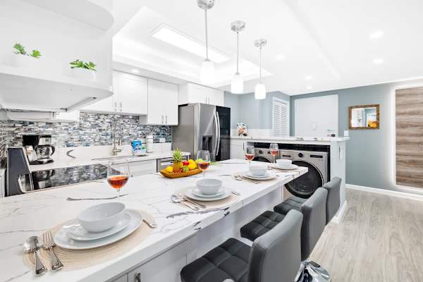 Enjoy your meal in the dining area with 4 bar chairs!