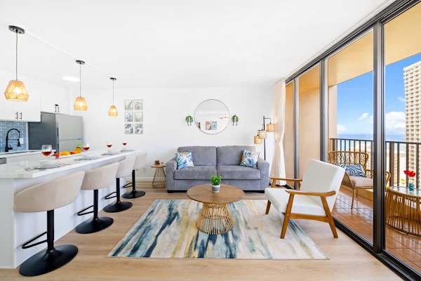 Gorgeously renovated 1 bedroom unit with stunning ocean views!