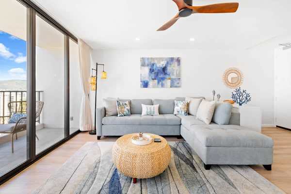 Overview of the cozy living area!