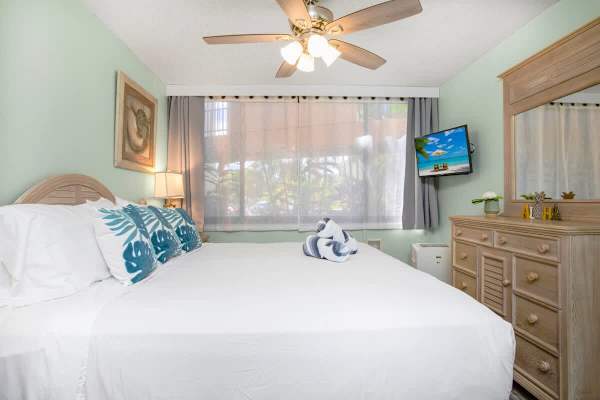 Have a restful sleep on your king-size bed in the bedroom!