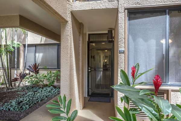 Welcome to Kamaole Sands Building 4 room 106!