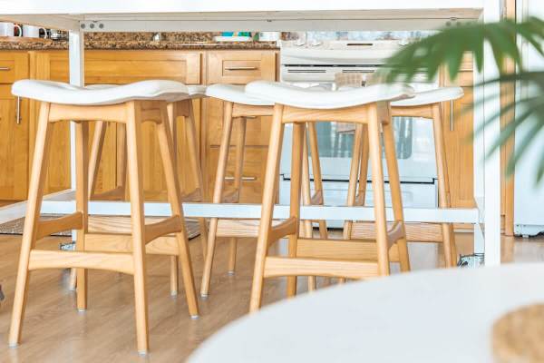 Your dining table has 5 bar stools.