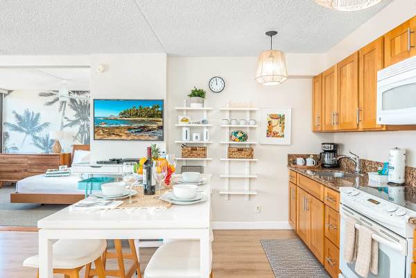 Fully equipped kitchen and dining area.