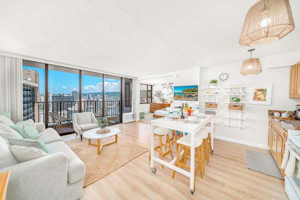 Enjoy your stay in this beautiful and spacious condo with stunning views.