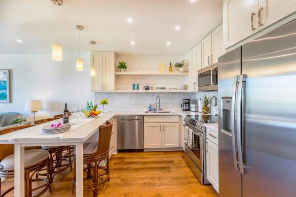 Fully equipped kitchen with full size appliances. 