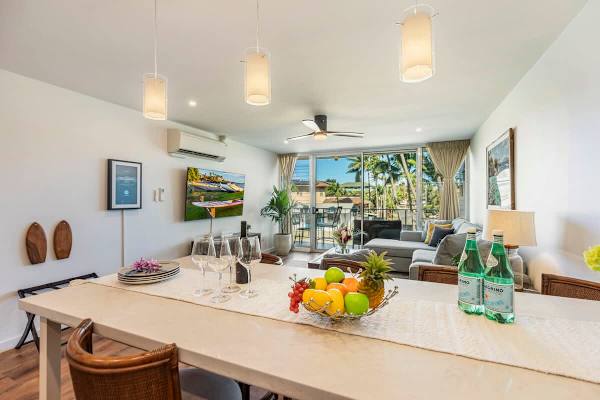 Dining area with up to 4 seats.
