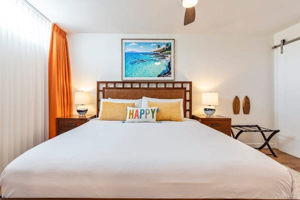 Main bedroom with split AC, 50" Smart TV and ceiling fan