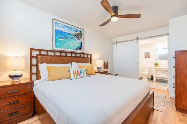 Relax in your cozy main bedroom with a king bed, split AC, ceiling fan, and en-suite bathroom