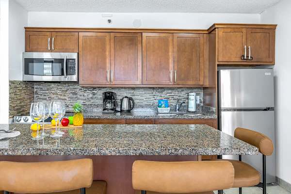 Fully equipped kitchen and dining area