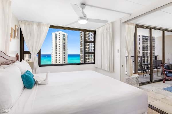 Relax in your bedroom with a king-size bed and sliding door for your privacy. Plus an ocean view!