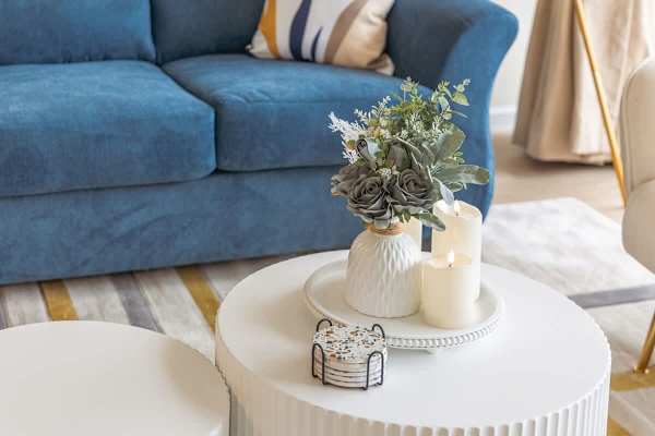 A nomad round coffee table in the living room.