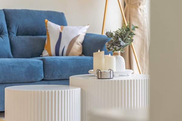 A nomad round coffee table in the living room.