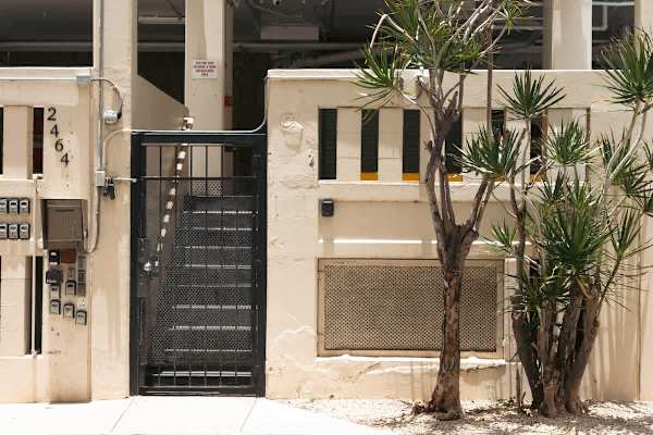 Kuhio at Waikiki back gate at Prince Edward St.