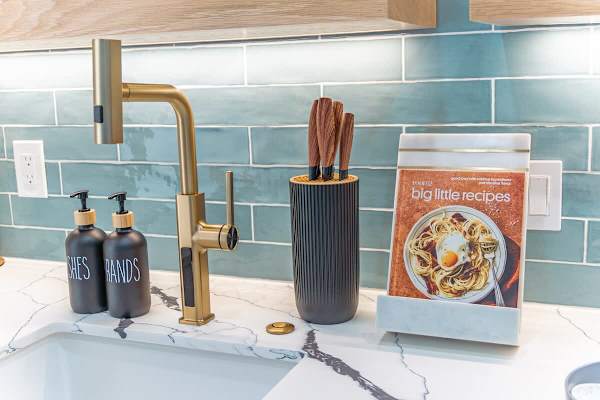 Kitchen details.