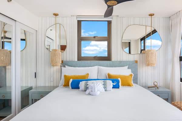 Bedroom with king-size bed.