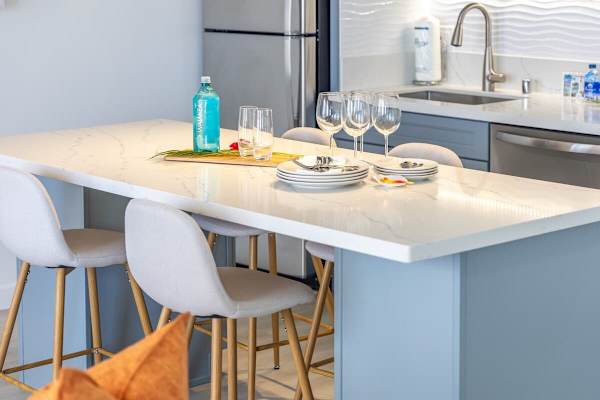 Dining area with 4 bar stools.
