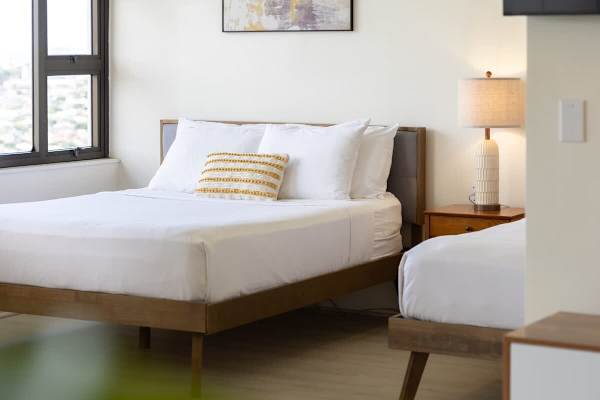 Bedroom with queen-size and full-size beds