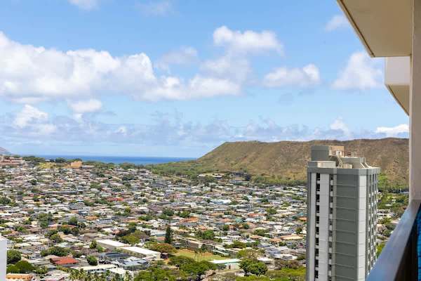 View of the Diamond Head Mountain and ocean from the balcony