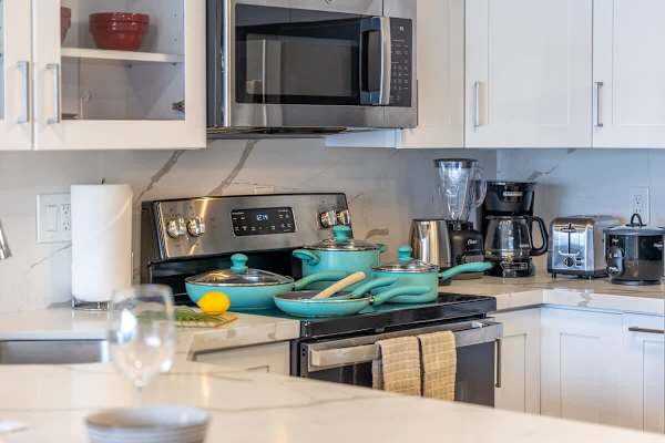 Fully equipped kitchen with full-size appliances.