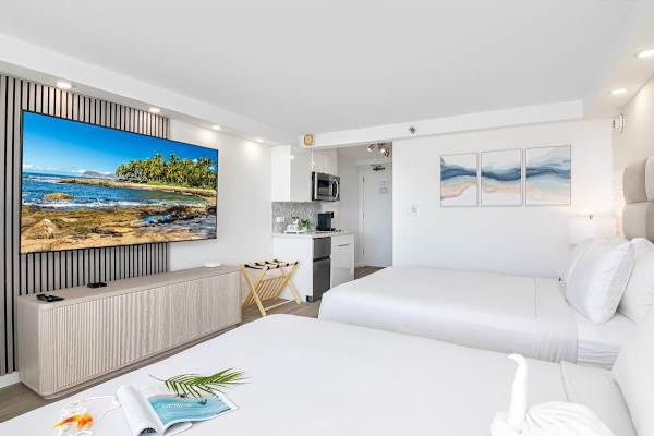 Have a relaxing stay in your newly renovated condo with 2 queen-size beds with Beautyrest PressureSMart 2.0 Plush 11.75'' mattress and 75'' Toshiba Smart TV.