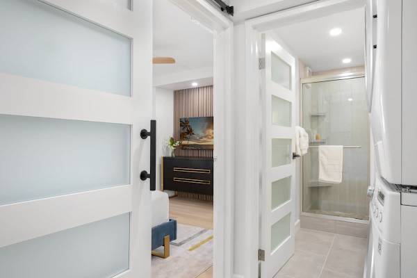 Zugang zum Badezimmer vom Schlafzimmer aus