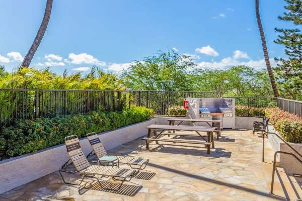 Beachside Kihei retreat w/ pool & hot tub
