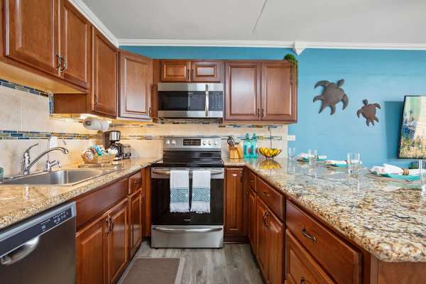 Fully equipped kitchen with full-size appliances