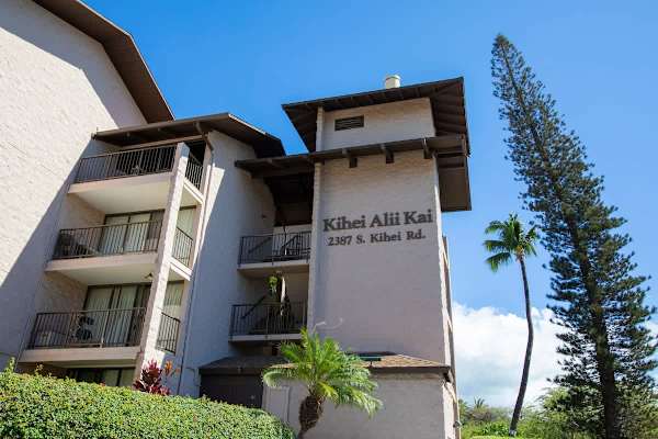 Beachside Kihei retreat w/ pool & hot tub