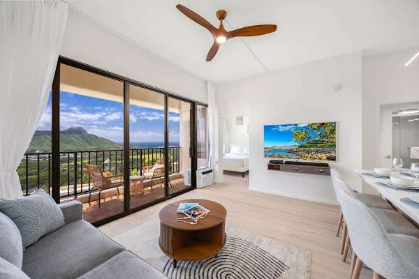 Fully remodeled one bedroom with great views of the ocean and Diamond Head Mountain