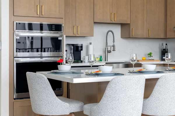 Full-equipped kitchen and dining area