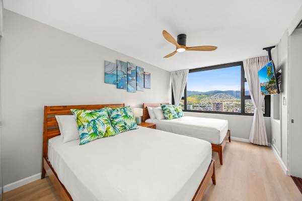 Get the best rest in our bedroom with two queen-sized beds; you will love the Beautyrest PressureSmart™ 2.0 mattresses, the 50" smart TV, and the incredible mountain views from the window