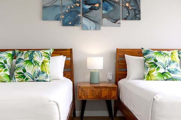 2 queen-sized beds in the bedroom