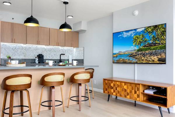 Breakfast bar with 4 chairs