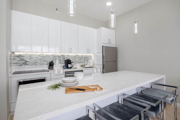 Breakfast bar with 4 chairs