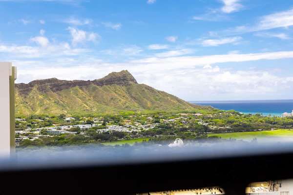 Majestic views of the ocean and Diamond Head Mountain from the balcony
