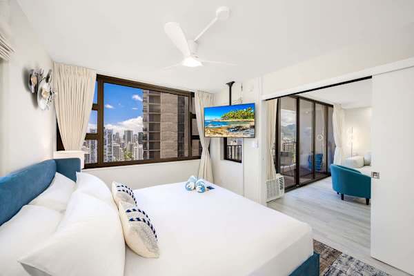 Enjoy watching TV while relaxing in the bedroom. The bedroom is separated from the living room by a sliding door.