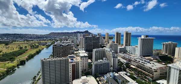 Enjoy the beautiful view of Diamond Head Mountain from the balcony