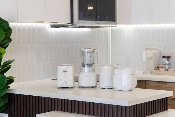 Whip up anything from a quick breakfast to tropical smoothies in your fully equipped kitchen, complete with a toaster, blender, and kettle for your convenience.