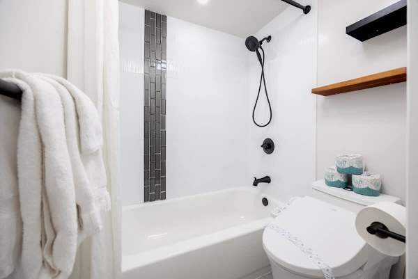 Our well-appointed bathroom provides both a refreshing shower and a comfortable tub for your bathing pleasure, ensuring a truly relaxing stay.