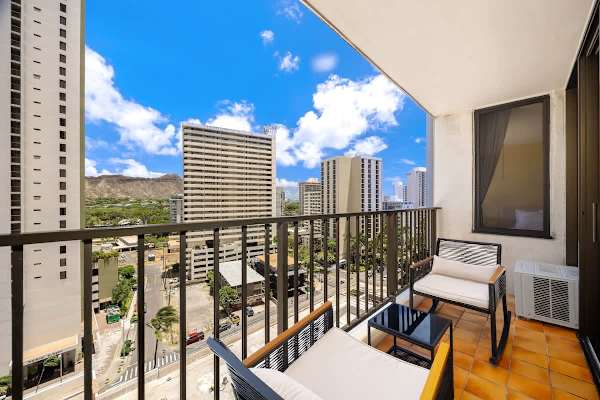 Sip your morning coffee or enjoy an evening breeze from your private balcony with rocking chairs, offering captivating cityscapes and a peek of the Diamond Head Mountain.