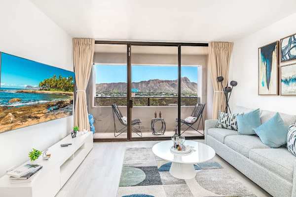 Your living area has a pull-out sleeper sofa, a coffee table, a 65'' Samsung Smart TV, and a Diamond Head view.