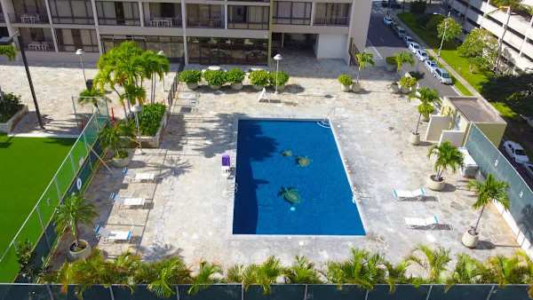 Swimming pool on the 6th floor