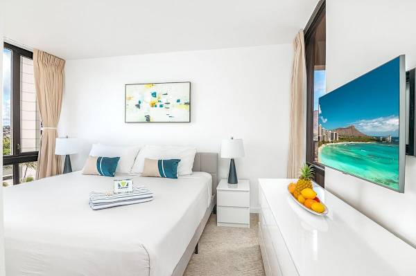 Relax in the tranquil main bedroom, featuring a plush king-sized bed, a closet, and a 43" smart TV for entertainment.