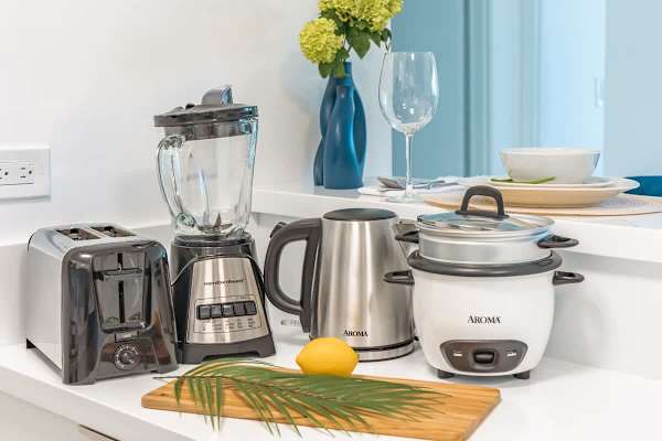 Our fully-equipped kitchen provides all the essentials for your culinary adventures, including a toaster, blender, electric kettle, and rice cooker, ensuring you have everything you need for a comfortable stay.
