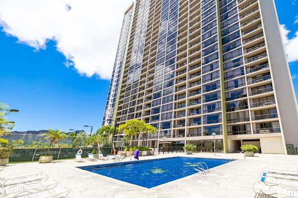 Swimming pool on the 6th floor