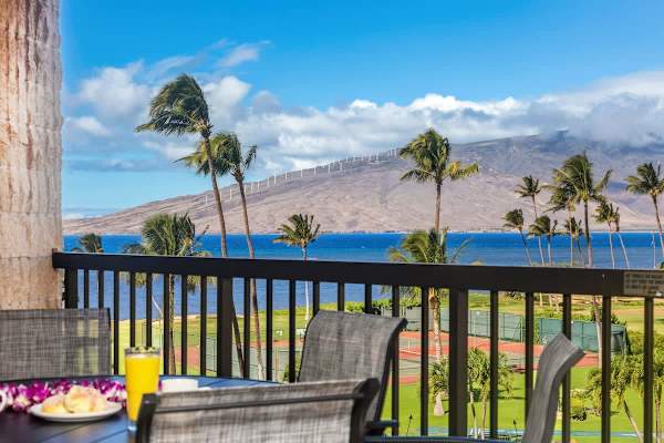 Dine with an incredible panoramic view across the resort grounds, over the tennis courts, to the vast blue ocean and distant mountains.
