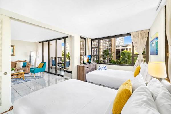Sliding door separates the two ambiances