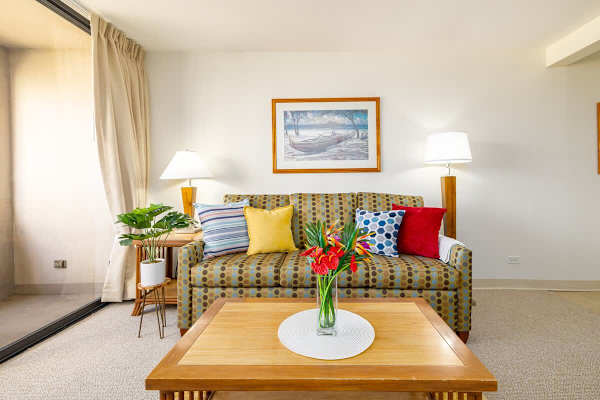 Beautiful 2-bedroom condo with great Diamond Head views, central AC, high speed internet (own modem, 200/10) and smart TV. The sofa is a pull-out sleeper sofa.