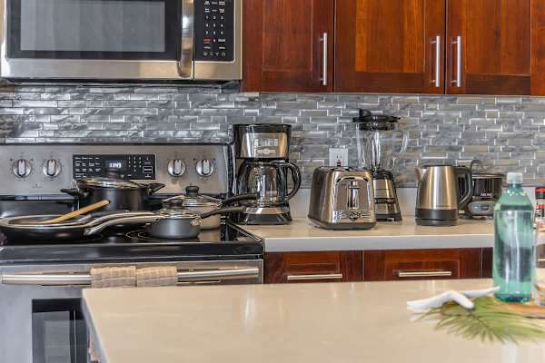 Full-size appliances in the kitchen