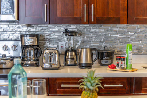 Full-size appliances in the kitchen